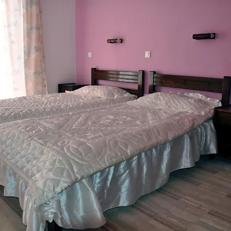 Makis And מלון *