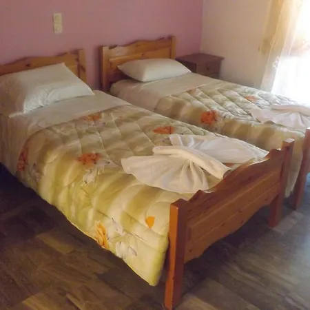 Makis Studios And Apartments *