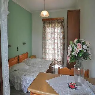 Makis Studios And Apartments